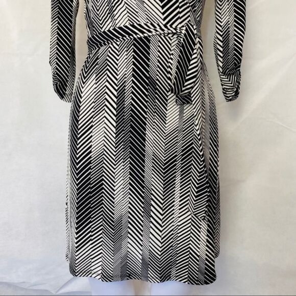BCB Generation Black Gray White Striped Wrap Short 3/4 Sleeve Dress Size XS - Picture 4 of 10